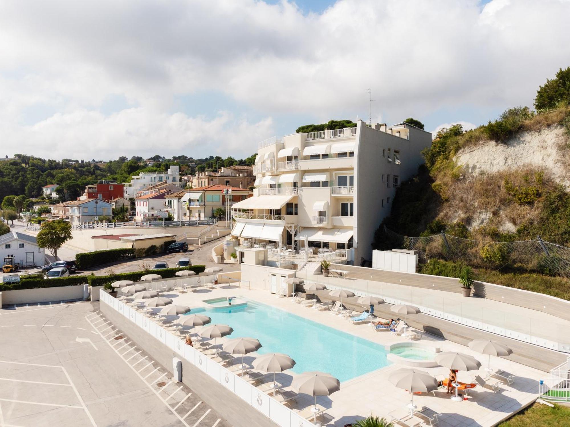 Hotel Scogliera نومانا المظهر الخارجي الصورة